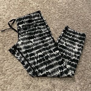 Nike dri fit capril leggings black and white small inseam 20”